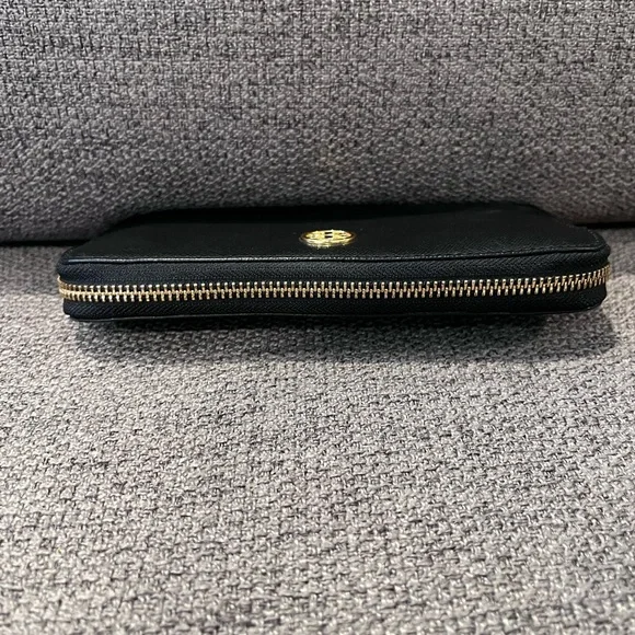 LIKE NEW Authentic Tory Burch Saffiano Leather Long Zip Around Wallet - Picture 2 of 8